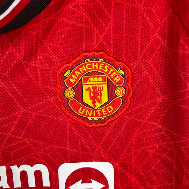 Camisa Manchester United I 23/24 - Torcedor Adidas Feminina - Vermelha com detalhes em preto e branco