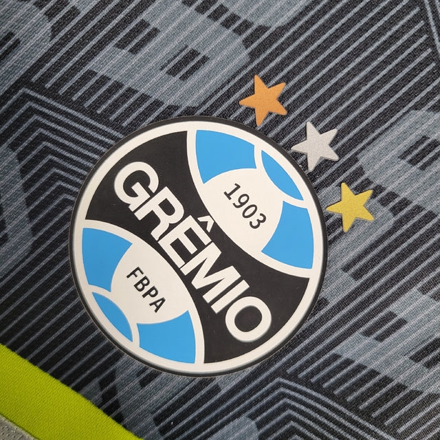 Camisa Grêmio Treino 23/24 - Torcedor Umbro Masculina - Cinza com detalhes em azul e branco