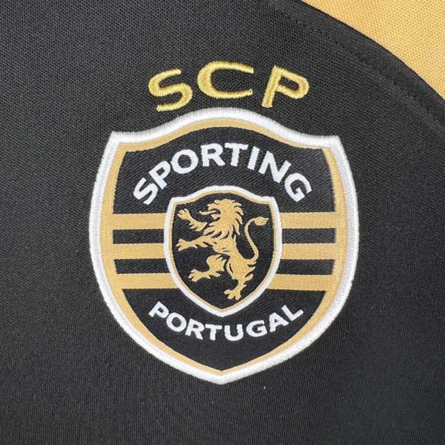 Camisa Sporting Lisboa III 23/24 - Torcedor Nike Masculina - Preta com detalhes em dourado