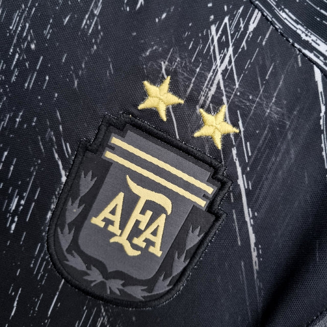 Camisa Seleção da Argentina Edição Especial 22/23 - Torcedor Adidas Masculina - Preta com detalhes em branco e dourado