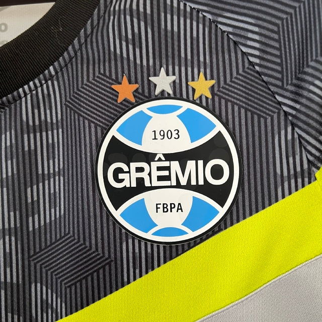 Camisa Grêmio Treino 23/24 - Torcedor Umbro Feminina - Cinza com detalhes em preto e amarelo