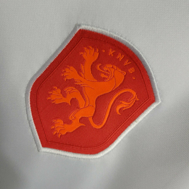 Camisa Holanda II 22/23 - Feminina Nike - Branca com detalhes em azul e laranja