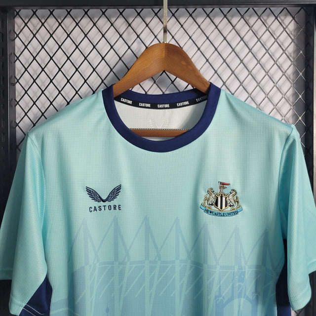 Camisa Newcastle Pré Jogo 22/23 Masculina Castore Torcedor - Azul Celeste