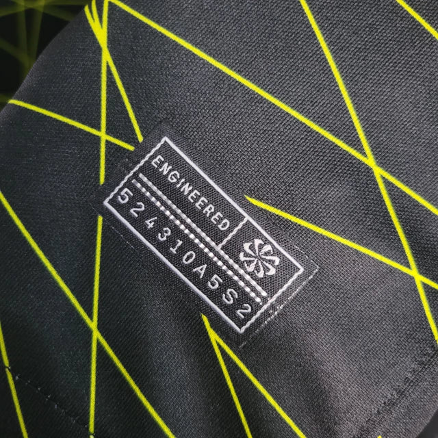 Camisa Paris Saint-Germain IV 23/24 manga longa - Torcedor Nike Masculina - Preta com detalhes em amarelo