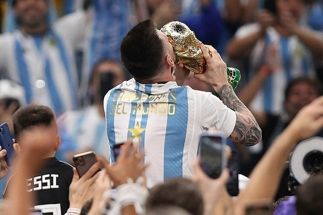 Camisa Seleção da Argentina Três Estrelas - Campeã 2022 Torcedor Adidas Masculina - Azul e Branca