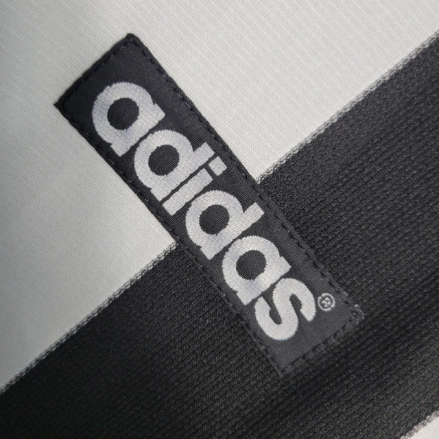Camisa Retrô Newcastle 1997/1999 manga longa - Masculina Adidas - Branca com listras pretas e detalhes em azul