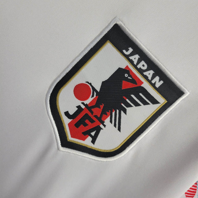 Camisa Japão Edição especial 24/25 - Torcedor Adidas Masculina - Branca com desenhos de Anime em azul e vermelho
