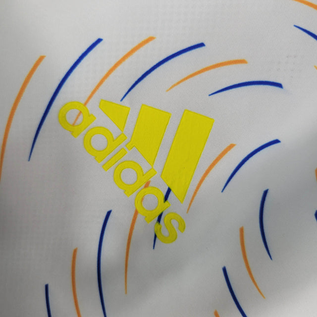 Jaqueta Corta-Vento Real Madrid 21/22 - Masculina Adidas - Branca com detalhes em azul e amarelo