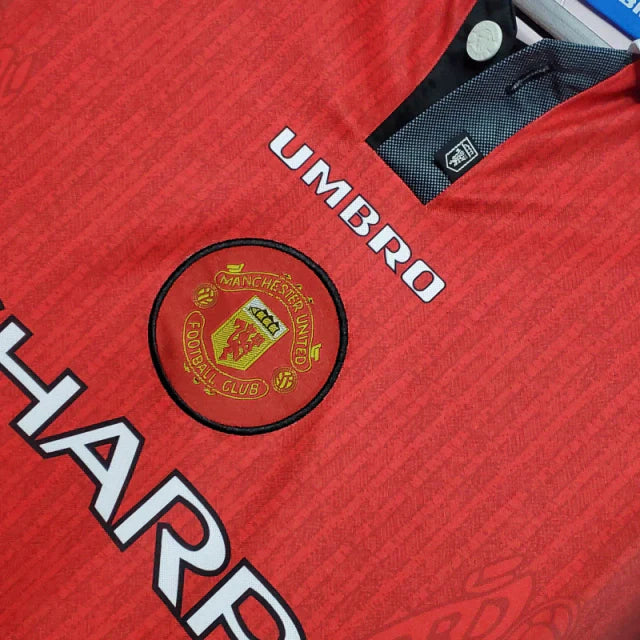 Camisa Retrô Manchester United I 1996 manga longa - Masculina Nike - Vermelha com detalhes em preto