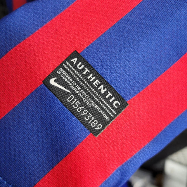 Camisa Retrô Barcelona I 2011/2012 manga longa - Nike Masculina - Vermelha com detalhes em azul