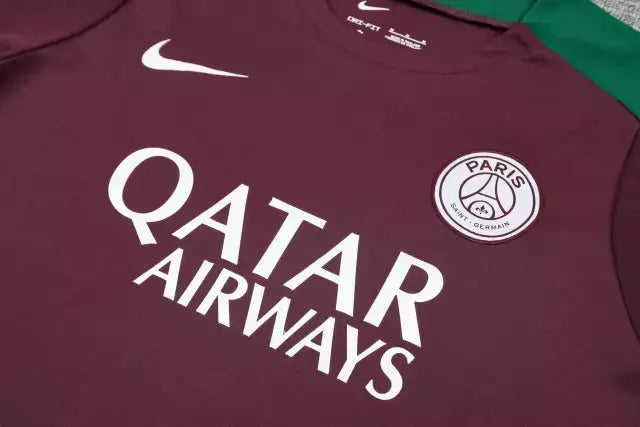 Camisa Paris Saint-Germain Treino 24/25 - Torcedor Nike Masculina - Vinho com detalhes em verde