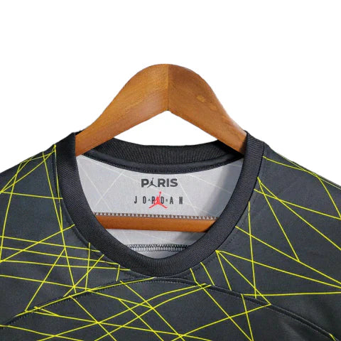 Camisa Paris Saint-Germain IV 23/24 manga longa - Torcedor Nike Masculina - Preta com detalhes em amarelo