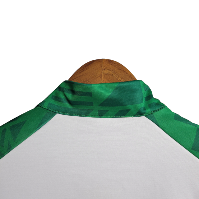 Jaqueta Corta-Vento Palmeiras 23/24 - Masculina Puma - Branca com detalhes em verde