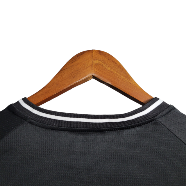 Camisa Vasco da Gama II Edição Especial LGBTQIAPN+ 21/22 Kappa Torcedor Masculina - Preta com detalhes na faixa nas cores de um Arco-íris