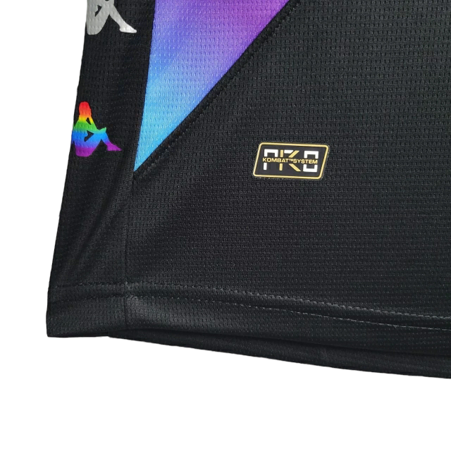 Camisa Vasco da Gama II Edição especial LGBTQIAPN+ 23/24 - Torcedor Kappa Feminina - Preta com detalhes na faixa nas cores de um Arco-íris