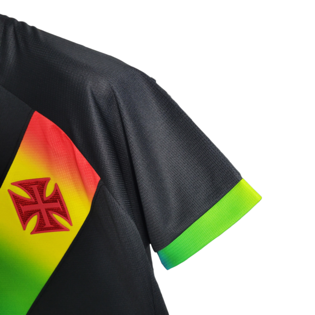 Camisa Vasco da Gama II Edição especial LGBTQIAPN+ 23/24 - Torcedor Kappa Feminina - Preta com detalhes na faixa nas cores de um Arco-íris