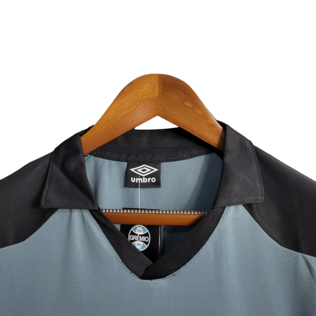 Camisa Grêmio Treino 23/24 - Torcedor Umbro Masculina - Cinza com detalhes em preto
