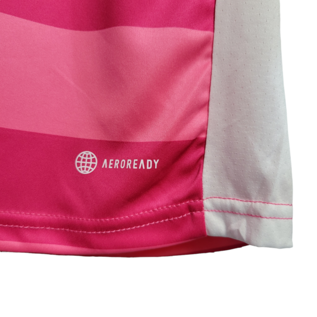 Camisa Flamengo Retrô Outubro Rosa 2022 Torcedor Masculina - Rosa em 2 tons e o simbolo em branco