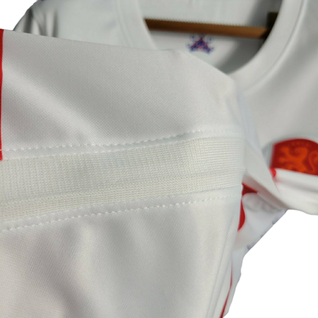 Camisa Holanda II 22/23 - Feminina Nike - Branca com detalhes em azul e laranja