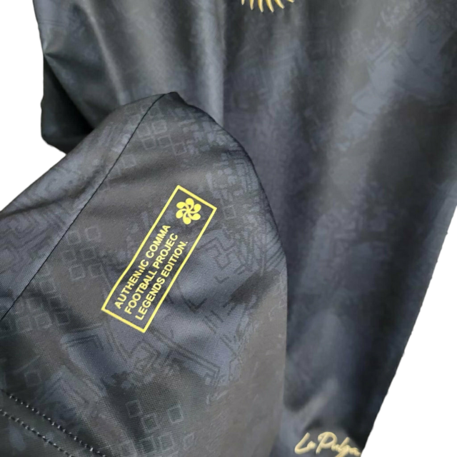 Camisa Seleção da Argentina Edição Goat 23/24 - Torcedor Masculina - Preta com detalhes em amarelo e azul