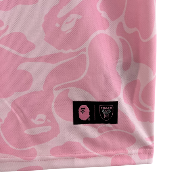 Camisa Inter Miami Edição Especial 23/24 - Torcedor Bape Feminina - Rosa com detalhes em branco