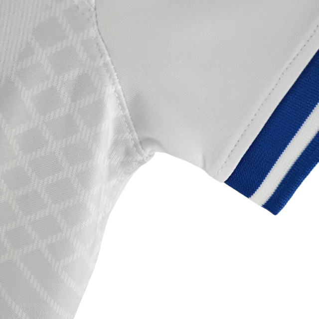 Camisa Seleção do Brasil Edição Especial 22/23 - Torcedor Nike Feminina - Branca com detalhes em azul