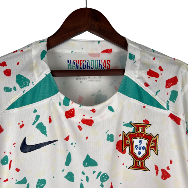 Camisa Seleção de Portugal Edição especial 23/24 - Torcedor Nike Masculina - Branca com detalhes em vermelho e verde