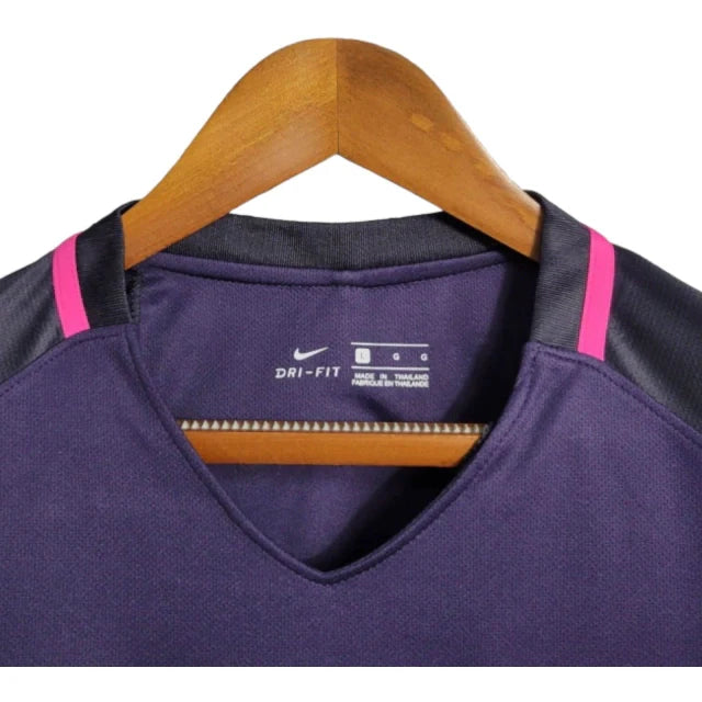 Camisa Retrô Barcelona 2016/2017 manga longa - Nike Masculina - Roxa com detalhes em rosa