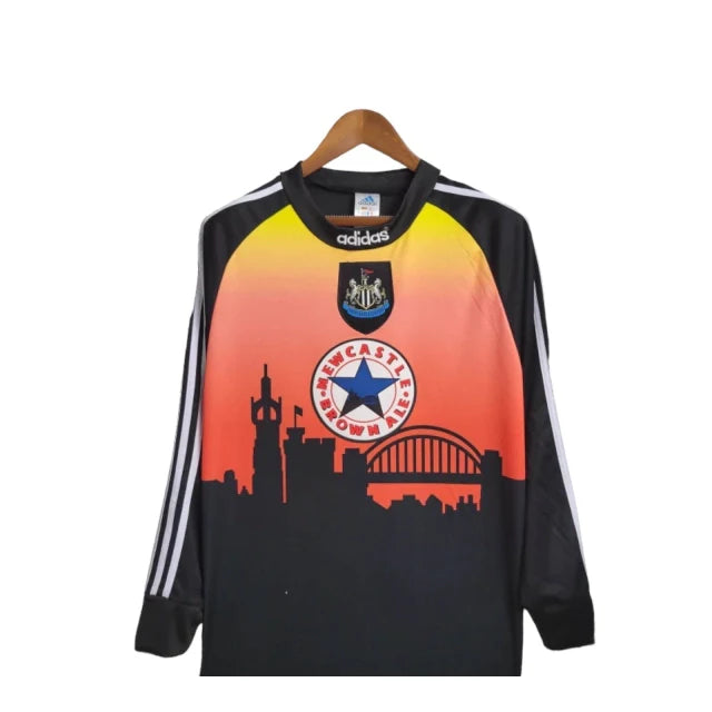 Camisa Retrô Newcastle 1996/1997 manga longa - Adidas Masculina - Preta com detalhes em amarelo e vermelho