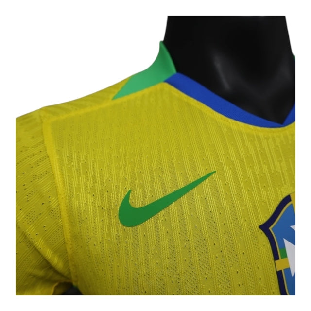 Camisa Seleção Brasileira I 25/26 - Jogador Nike Masculina - Amarela com detalhes em azul e verde