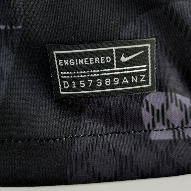 Camisa Seleção do Brasil Edição Especial 22/23 - Torcedor Nike Feminina - Preta com detalhes em cinza