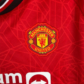 Camisa Manchester United I 23/24 - Torcedor Adidas Feminina - Vermelha com detalhes em preto e branco