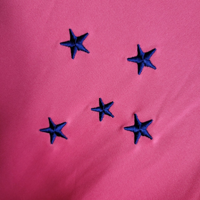 Camisa Cruzeiro Edição Especial 22/23 Torcedor Masculino - Rosa com detalhes em azul