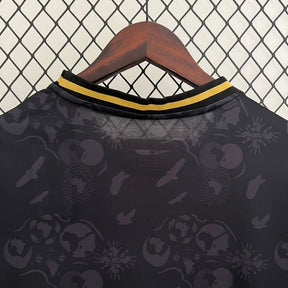 Camisa Flamengo Edição Especial Consciência Negra 23/24 Torcedor Masculina - Preta com detalhes em dourado