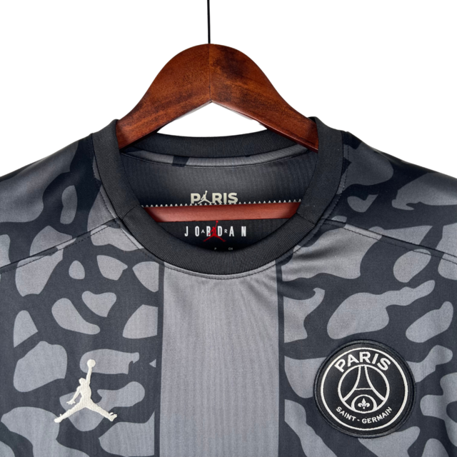 Camisa Paris Saint-Germain III 23/24 - Torcedor Nike Masculina - Preta com detalhes em cinza