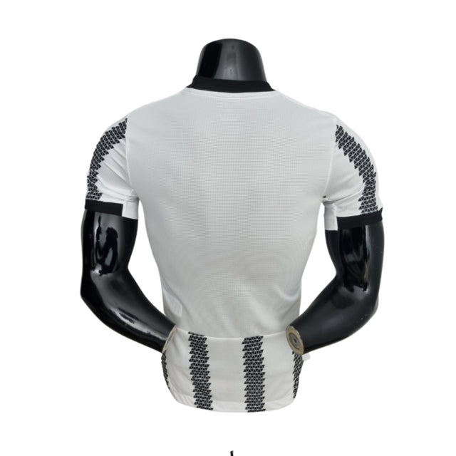 Camisa Juventus I 22/23 - Jogador Adidas Masculina - Branco com detalhes em preto