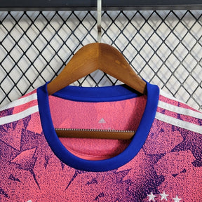 Camisa Juventus III 22/23 - Torcedor Adidas Masculina - Rosa com detalhes em azul