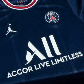 Camisa Paris Saint-Germain I 21/22 - Torcedor Nike Masculina - Azul com detalhes em vermelho e branco