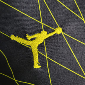Camisa Paris Saint-Germain IV 23/24 manga longa - Torcedor Nike Masculina - Preta com detalhes em amarelo