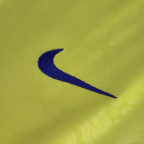 Camisa Seleção Brasileira I 2022 - Torcedor Nike Feminina - Amarela com detalhes em verde