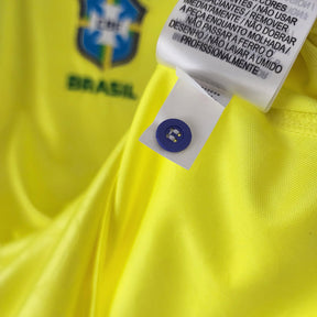 Camisa Seleção Brasileira I 2022 - Torcedor Nike Feminina - Amarela com detalhes em verde