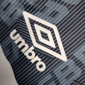 Camisa Grêmio Treino 23/24 - Torcedor Umbro Masculina - Azul com detalhes em cinza