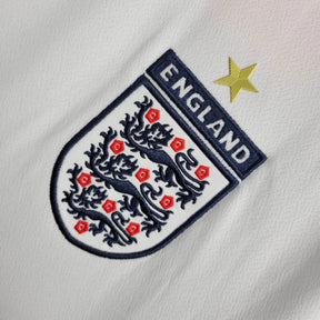 Camisa Retrô Seleção da Inglaterra I 2005 manga longa - Masculina Umbro - Branca com detalhes em vermelho