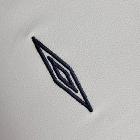 Camisa Retrô Seleção da Inglaterra I 2005 manga longa - Masculina Umbro - Branca com detalhes em vermelho