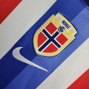 Camisa Noruega I 24/25 - Torcedor Nike Masculina - Vermelha com detalhes em branco e azul