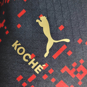 Camisa AC Milan Edição especial 23/24 - Jogador Puma Masculina - Preta e vermelha com detalhes em dourado