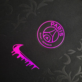 Camisa Paris Saint-Germain Edição especial 24/25 - Torcedor Nike Masculina - Preto com detalhes em rosa