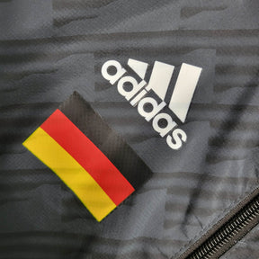 Jaqueta Corta-Vento Seleção da Alemanha 23/24 - Masculina Adidas - Preta com detalhes em vermelho e branco