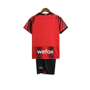 Kit Infantil AC Milan I 23/24 - Puma - Vermelho e Preto