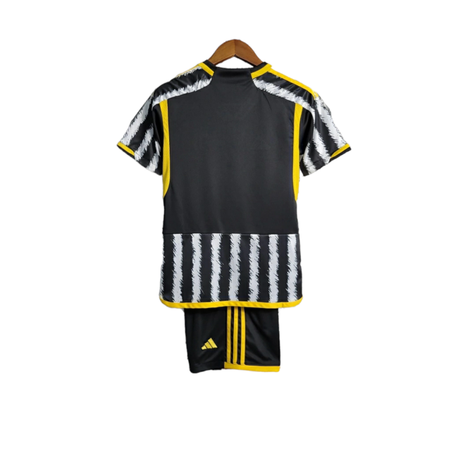 Kit Infantil Juventus I 23/24 - Adidas - Branco e preto